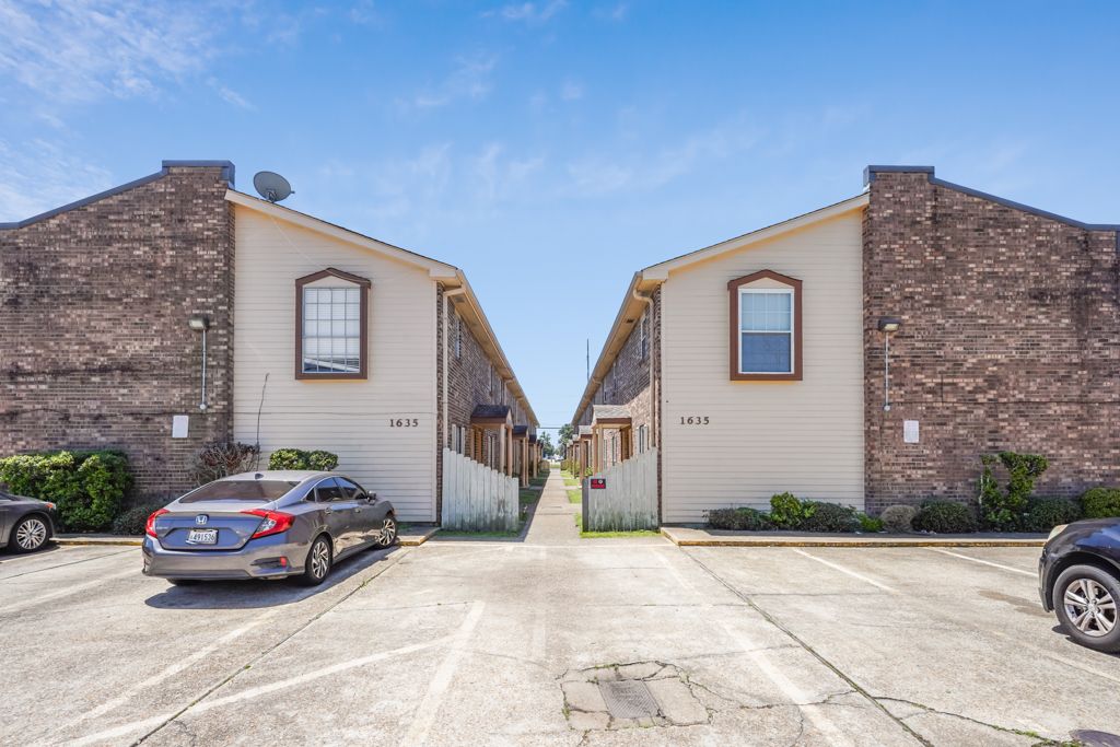 3000 N TURNBULL Drive